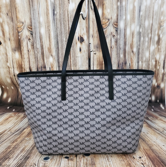 Michael Kors Emry Logo Signature - Picture 2 of 13